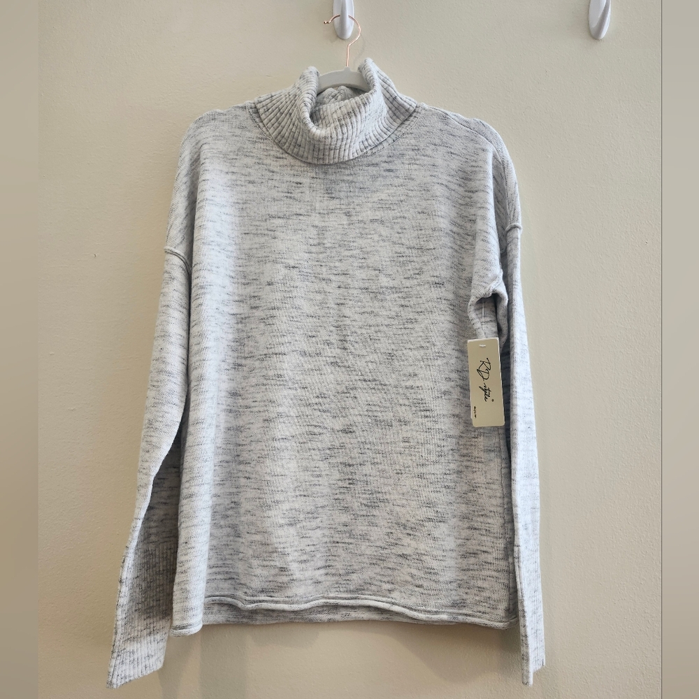 NWT RD Style, size large, light grey